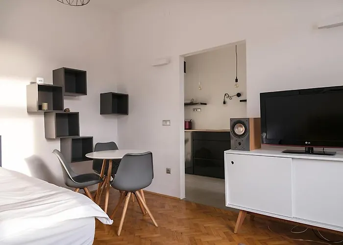 Modern In The Heart Of The Apartment *